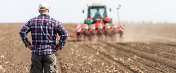 Scumpirea carburanților ar putea afecta sectorul agricol: „La primăvară noi nu ştim cu ce o să începem anul”